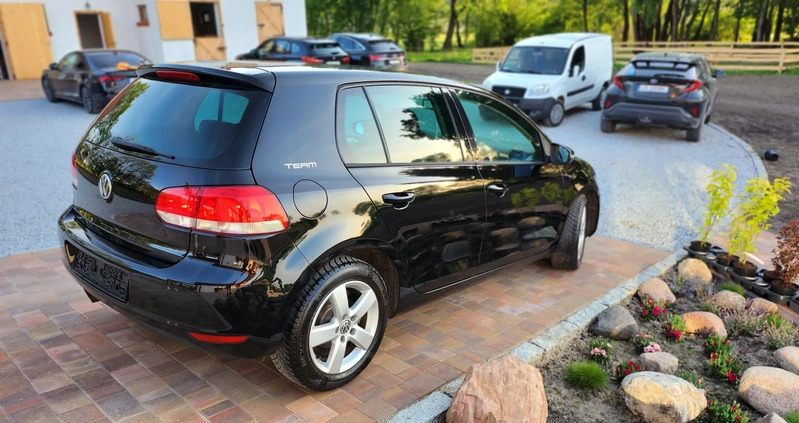 Volkswagen Golf cena 19000 przebieg: 221000, rok produkcji 2010 z Chełmno małe 121